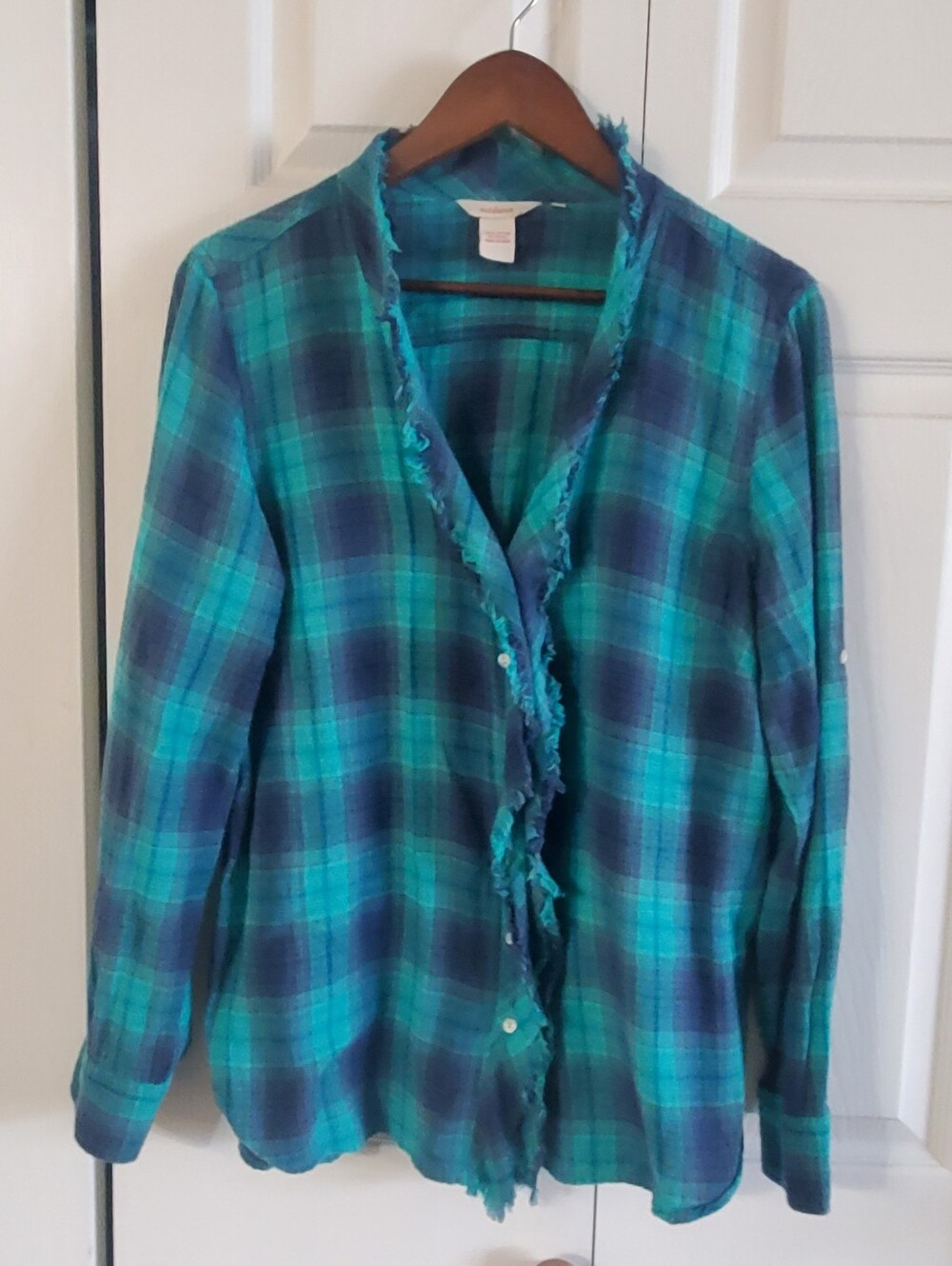 SUNDANCE LARGE. BLUE FLANNEL LONG SLEEVE RAW NECK LINE.